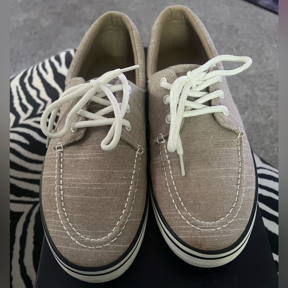 Nautica Albemarle / Beige men’s boat shoes size 9.5. Worn 3 times. Have box.
